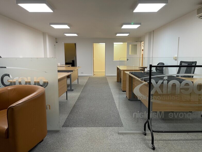 Bessemer Dr, Stevenage à louer - Photo du bâtiment - Image 3 de 15