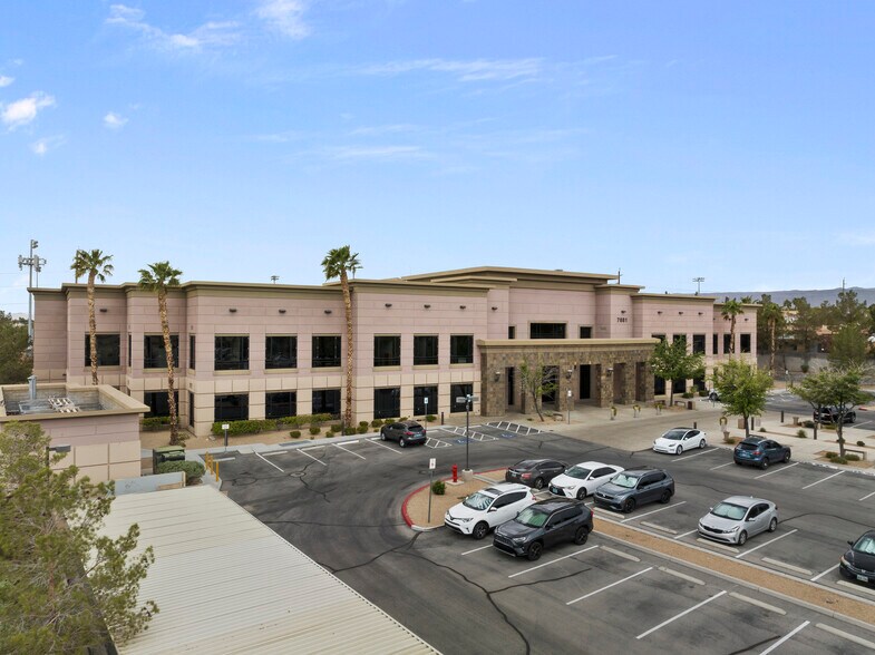 7881 W Charleston Blvd, Las Vegas, NV à louer - Photo du bâtiment - Image 3 de 12