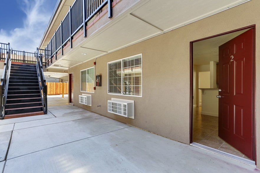 1142 N Sutter St, Stockton, CA à vendre - Photo du bâtiment - Image 3 de 14