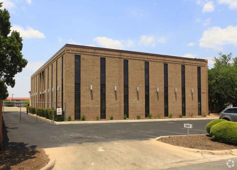 704 Wonsley Dr E, Austin, TX for lease - Building Photo - Image 2 of 9