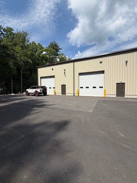 Unit 4 & 5 50 Old Tyng Rd, Tyngsborough, MA à vendre - Photo du bâtiment - Image 2 de 16