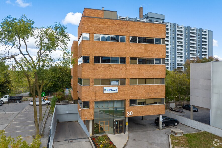 30 Drewry Ave, Toronto, ON à louer - Photo du bâtiment - Image 2 de 3