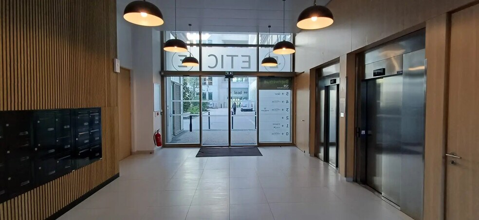 Retail in Montpellier for lease - Lobby - Image 2 of 7