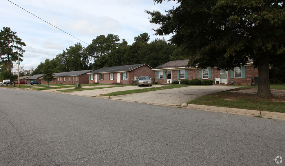 1601-1803 Snowden Dr, Wilson, NC à vendre - Photo du bâtiment - Image 3 de 13