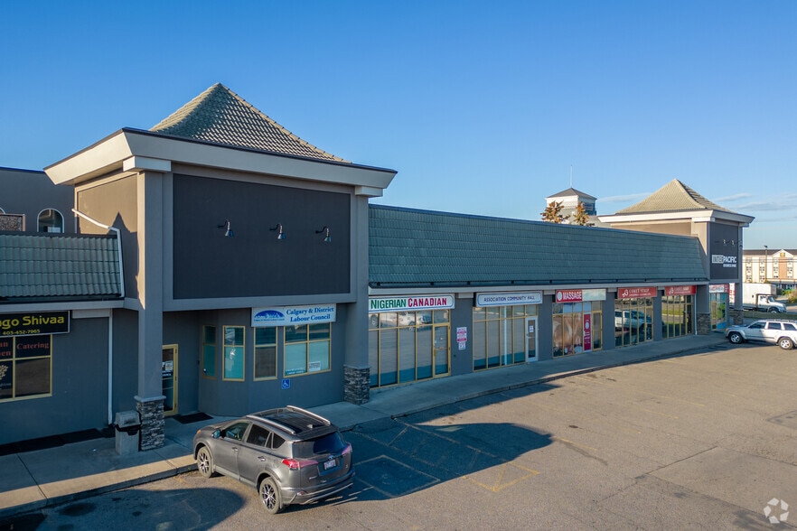 3132 26 St NE, Calgary, AB à vendre - Photo du bâtiment - Image 2 de 19