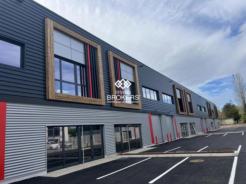 Flex in Saint-Quentin-Fallavier for lease - Building Photo - Image 1 of 2