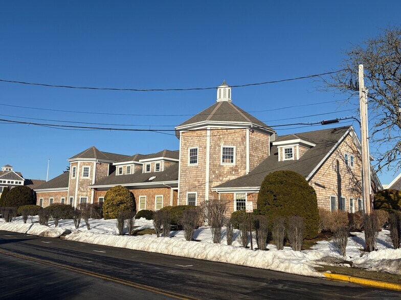 28 Caswell St, Narragansett, RI à vendre - Photo principale - Image 1 de 4