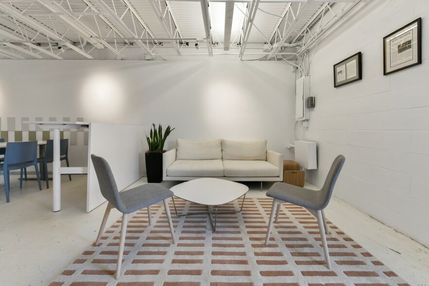 555 E 2nd St, South Boston, MA for lease - Interior Photo - Image 3 of 25