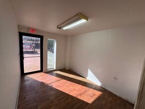 4714-4748 Atlanta Hwy, Flowery Branch, GA for lease Interior Photo- Image 2 of 9