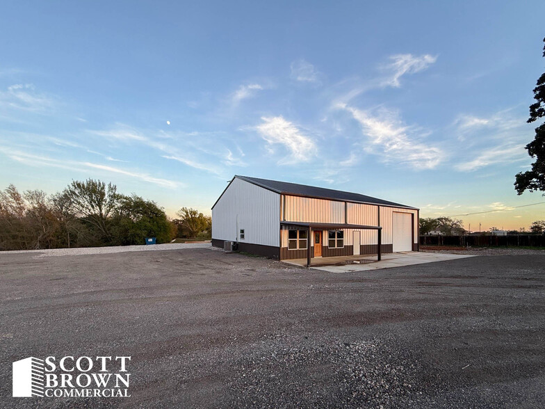 8682 FM 2931, Pilot Point, TX for sale - Primary Photo - Image 1 of 18