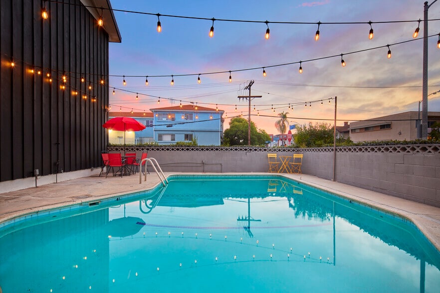 204 N Manhattan Pl, Los Angeles, CA for sale - Building Photo - Image 3 of 31