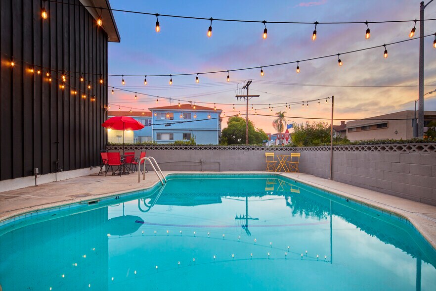 204 N Manhattan Pl, Los Angeles, CA à vendre - Photo du bâtiment - Image 3 de 31