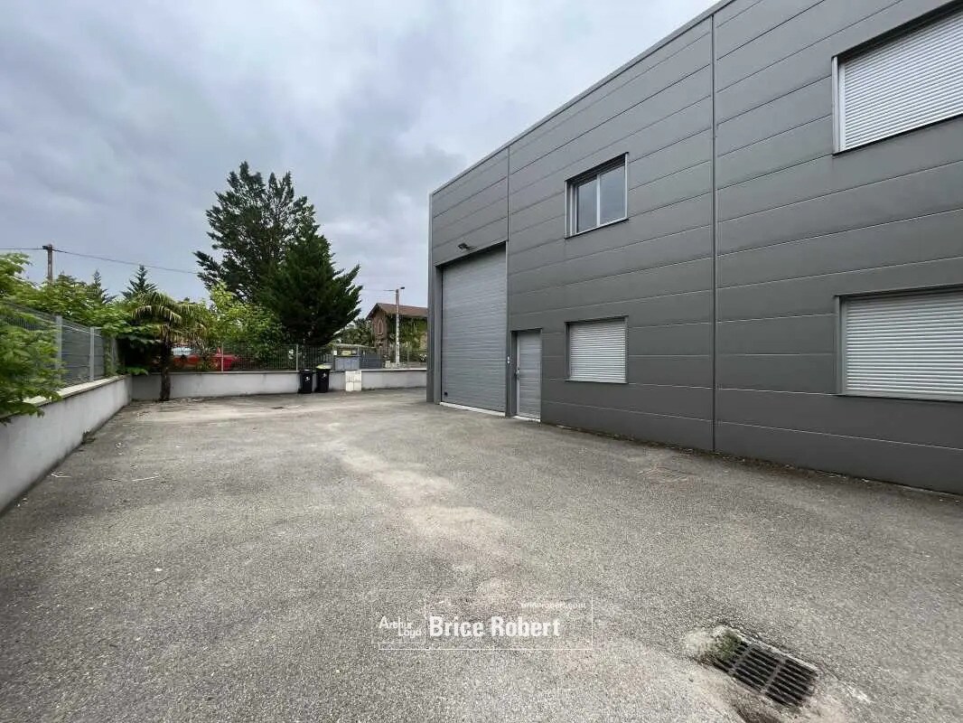 Flex in Beynost for lease Building Photo- Image 1 of 5