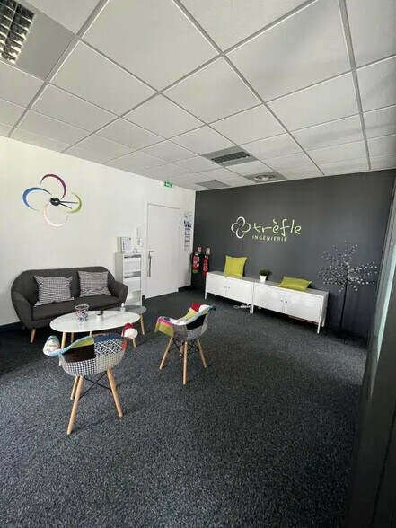 Office in Saint-Priest for lease - Interior Photo - Image 3 of 13