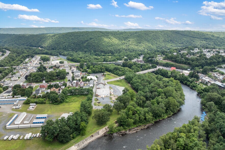 500 Bridge St, Weissport, PA à vendre - Photo du bâtiment - Image 3 de 135