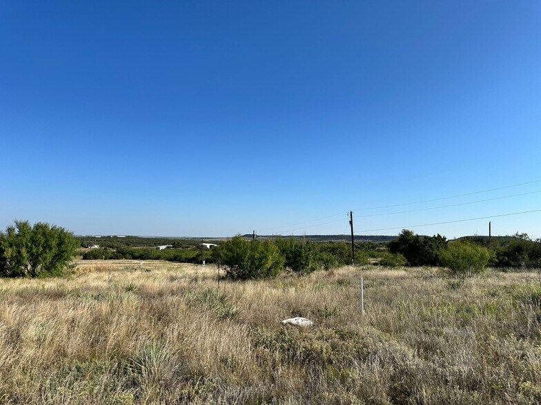 800 County Road 214, Sweetwater, TX à louer - Photo du bâtiment - Image 3 de 10
