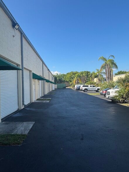 14305 SW 142nd St, Miami, FL for lease - Building Photo - Image 3 of 5