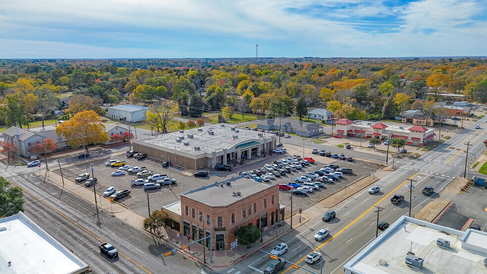 100 W Corsicana St, Athens, TX à vendre - Photo du bâtiment - Image 1 de 49