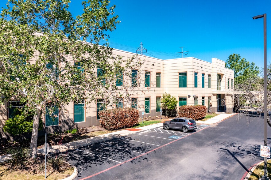 155 E Sonterra Blvd, San Antonio, TX à louer - Photo du bâtiment - Image 2 de 5