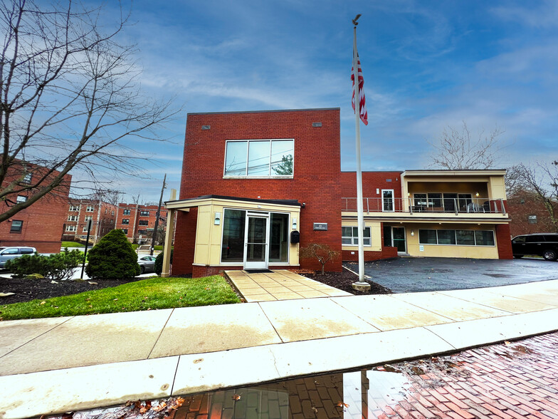 101 Pennsylvania Blvd, Pittsburgh, PA à vendre - Photo principale - Image 1 de 1