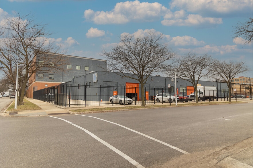 248 N Leavitt St, Chicago, IL for lease - Building Photo - Image 1 of 14