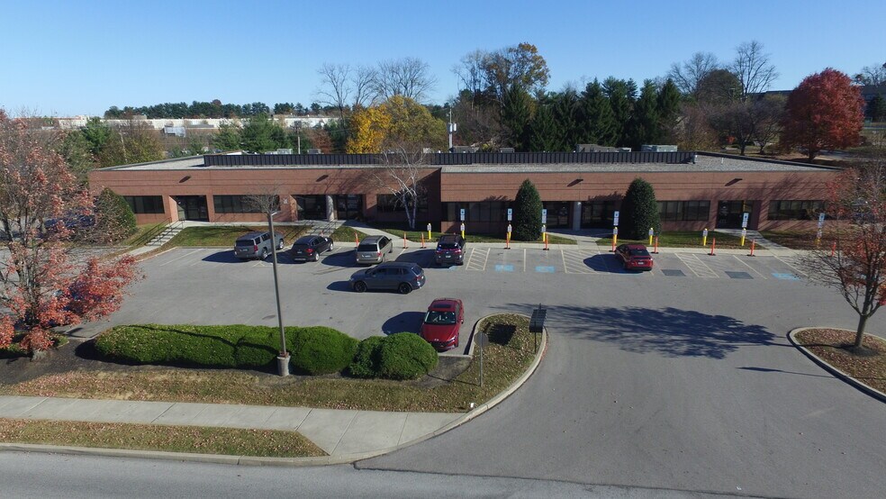 370 St. Charles Way, York, PA à louer - Photo du bâtiment - Image 2 de 3