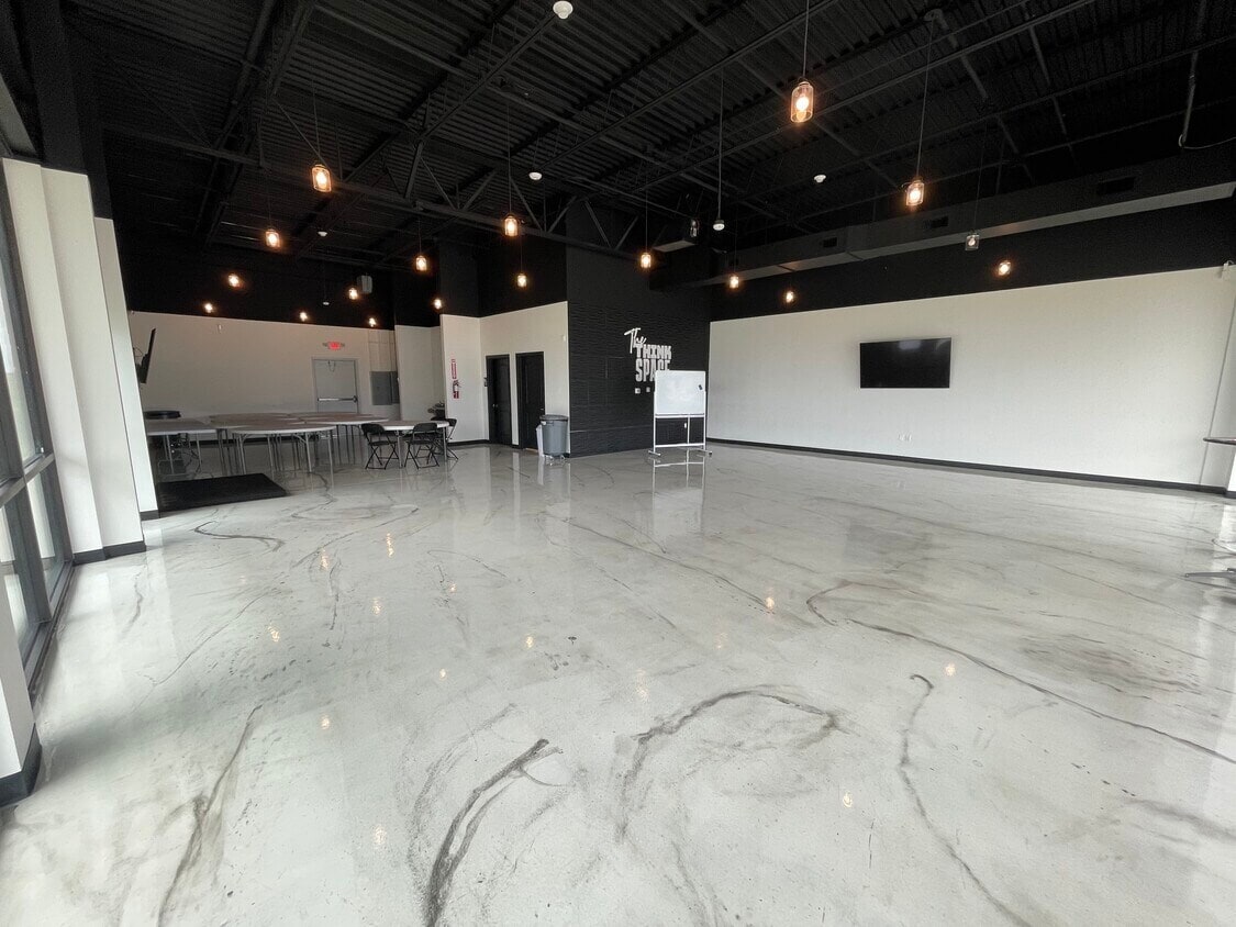 3220 Kirby Dr, Pearland, TX for lease Interior Photo- Image 1 of 1