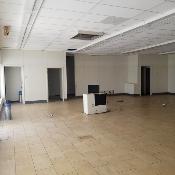 2324 Sparrows Point Rd, Sparrows Point, MD à louer - Photo intérieure - Image 3 de 3