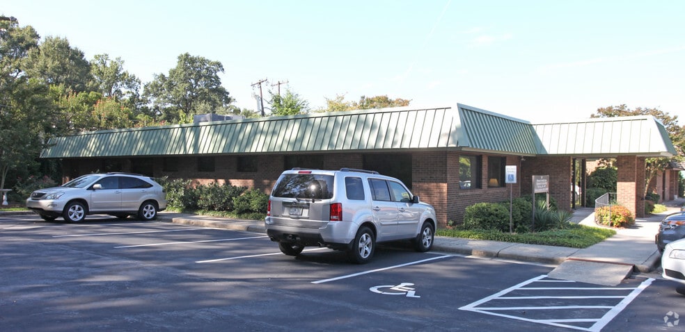 311 W Wendover Ave, Greensboro, NC à vendre - Photo du bâtiment - Image 2 de 19