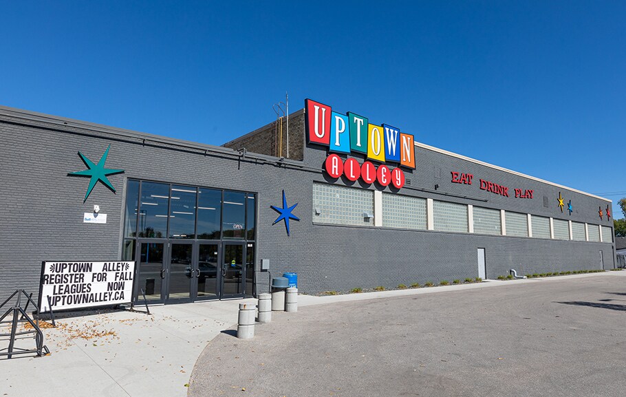 1301 St Matthews Av, Winnipeg, MB à vendre Photo du bâtiment- Image 1 de 1