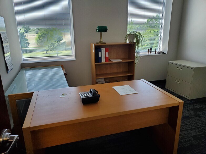 200 Okerson Rd A, Freehold, NJ à louer - Photo intérieure - Image 2 de 3