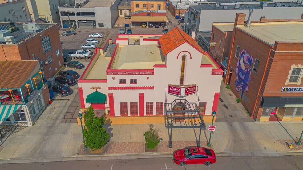 Bijou & Nevada Retail portefeuille de 2 propriétés à vendre sur LoopNet.ca - Photo du bâtiment - Image 2 de 32