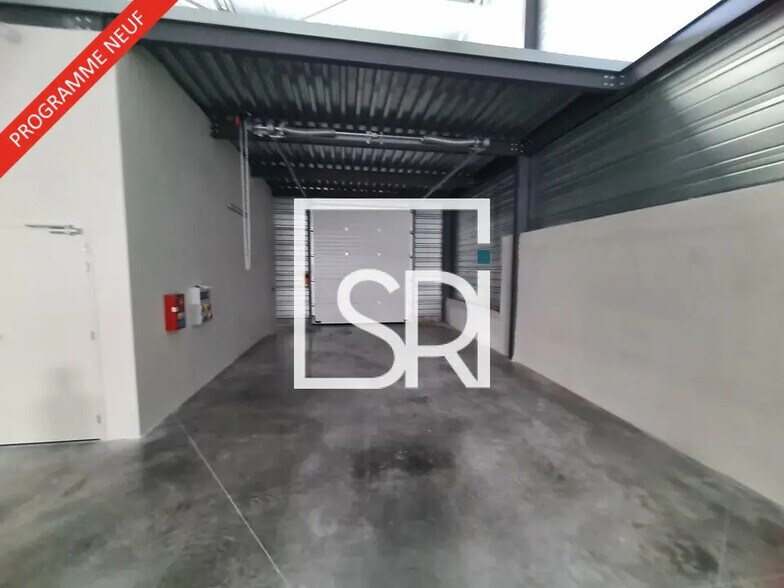 Industriel dans Cournon-d'Auvergne à louer - Photo du bâtiment - Image 3 de 8