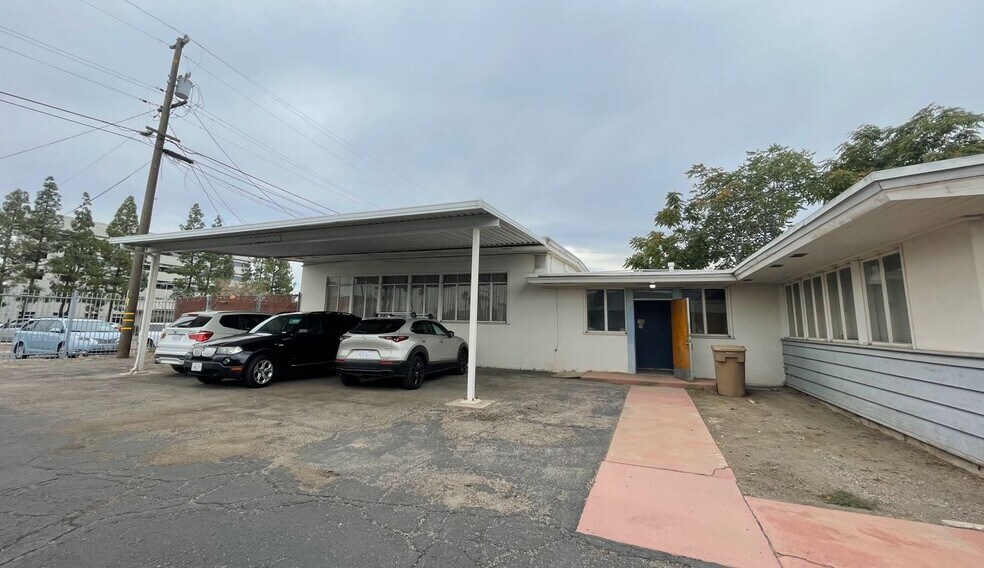 2716 L St, Bakersfield, CA à vendre - Photo du bâtiment - Image 2 de 4