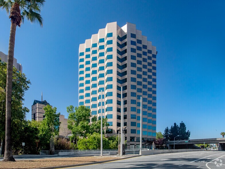 333 W San Carlos St, San Jose, CA à louer - Photo du bâtiment - Image 1 de 12