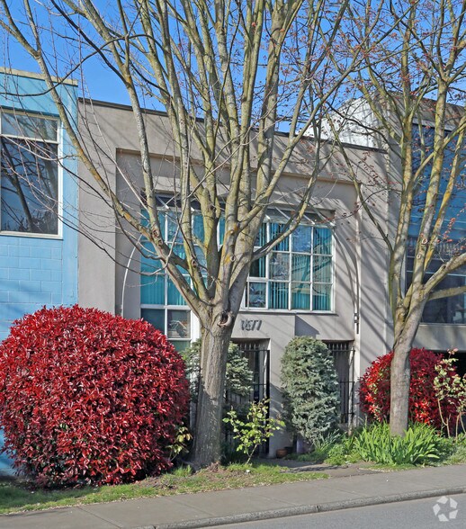 1677 W 2nd Ave, Vancouver, BC à louer - Photo du bâtiment - Image 2 de 5