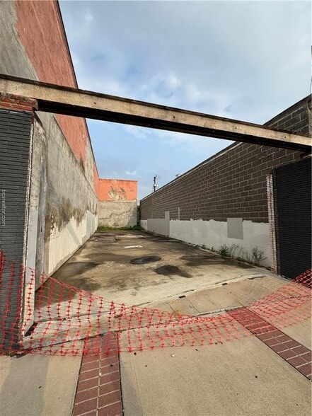 209 North Main St, Bryan, TX for sale - Building Photo - Image 2 of 21