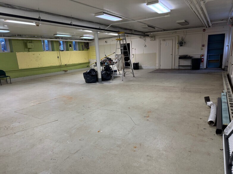 1116 Lancaster ave, Bryn Mawr, PA à louer - Photo du bâtiment - Image 2 de 3