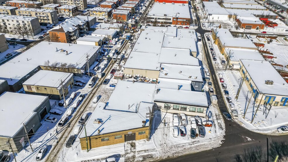 10123 Av De L'hôtel-De-Ville, Montréal, QC à louer - Photo du bâtiment - Image 2 de 3
