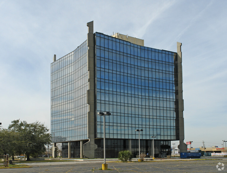 10001 Lake Forest Blvd, New Orleans, LA for sale - Primary Photo - Image 1 of 1