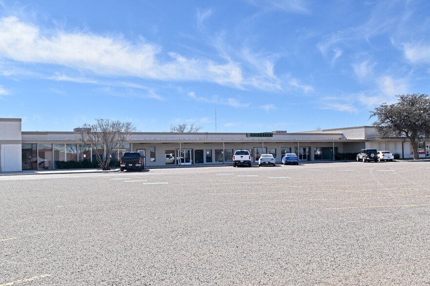 5300-5302 Avenue Q, Lubbock, TX for lease - Building Photo - Image 2 of 8