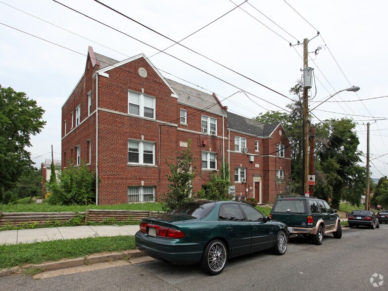 1725 29th St SE, Washington, DC à vendre - Photo du bâtiment - Image 2 de 2