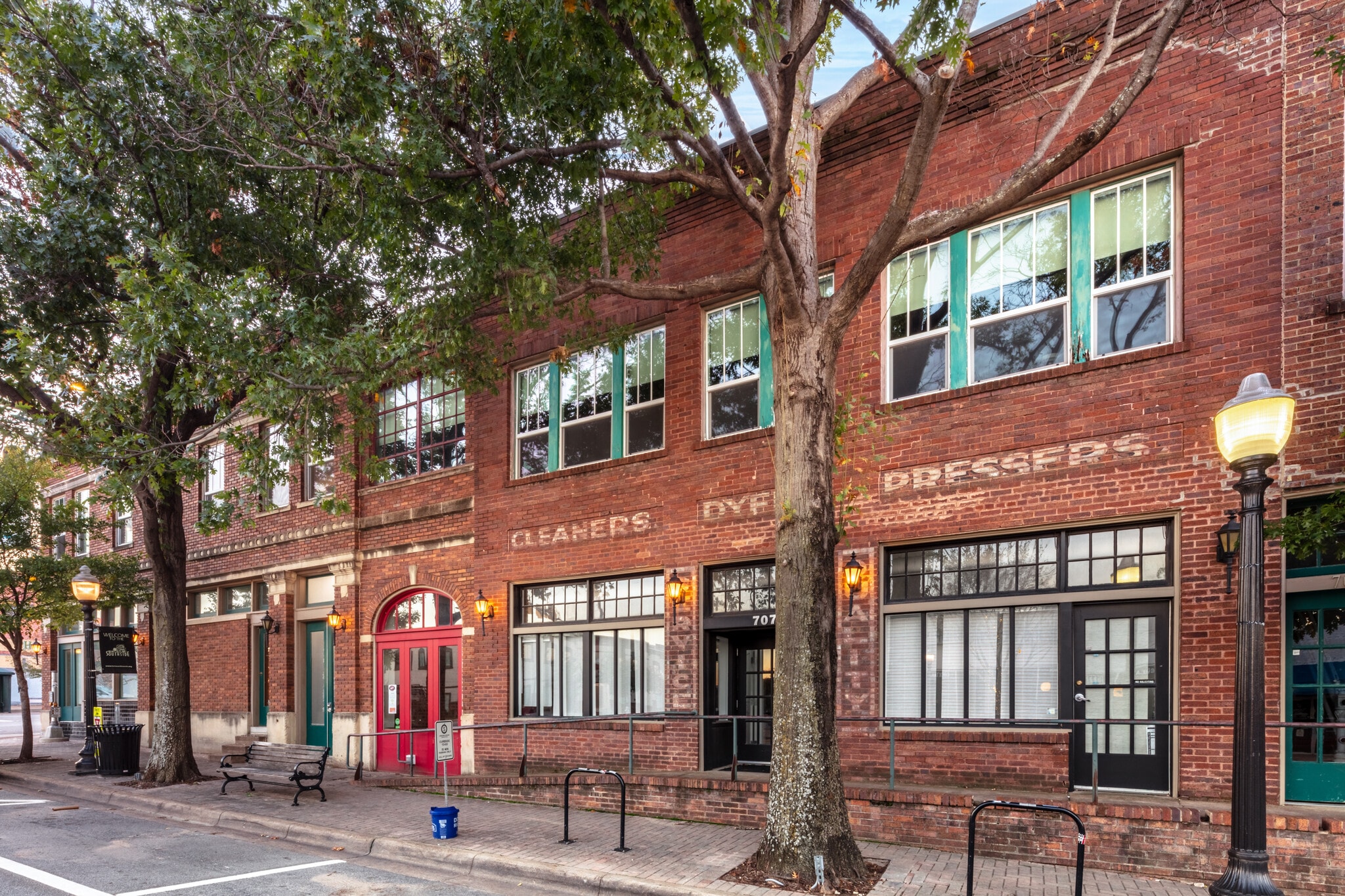 701 W Magnolia Ave, Fort Worth, TX for lease Primary Photo- Image 1 of 7