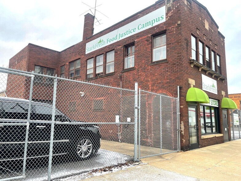 321 Cherry Ave NE, Canton, OH à vendre - Photo du bâtiment - Image 3 de 29