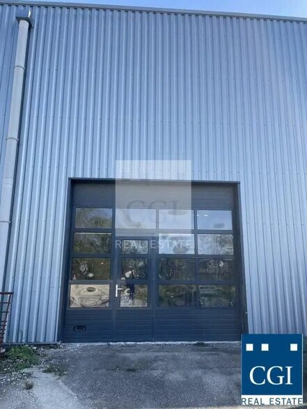 Flex in Saint-Blaise-du-Buis for lease - Building Photo - Image 3 of 4