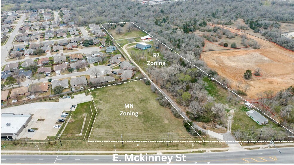 5130 E McKinney St, Denton, TX à vendre - Photo du bâtiment - Image 2 de 5