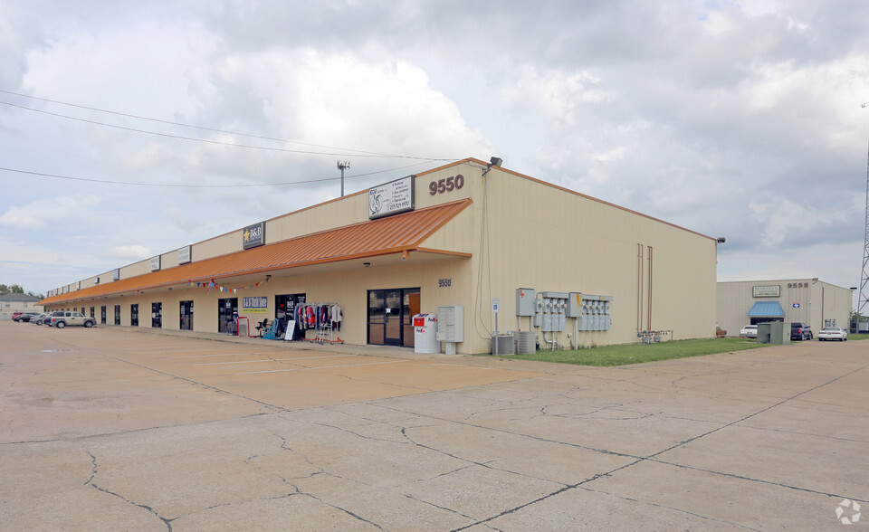 9558 Helms Trl, Forney, TX for lease - Primary Photo - Image 1 of 9