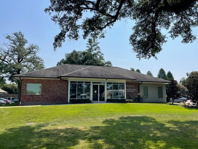 15475 Airline Hwy, Baton Rouge, LA à louer - Photo du bâtiment - Image 1 de 33