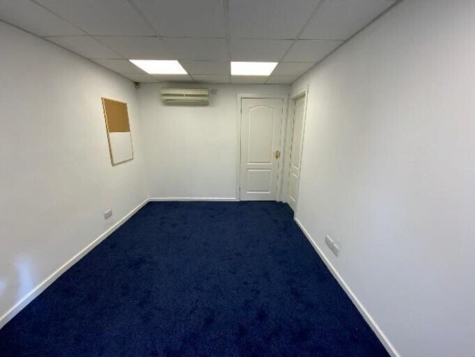 5A Cross Rosse St, Shipley for lease Interior Photo- Image 1 of 3