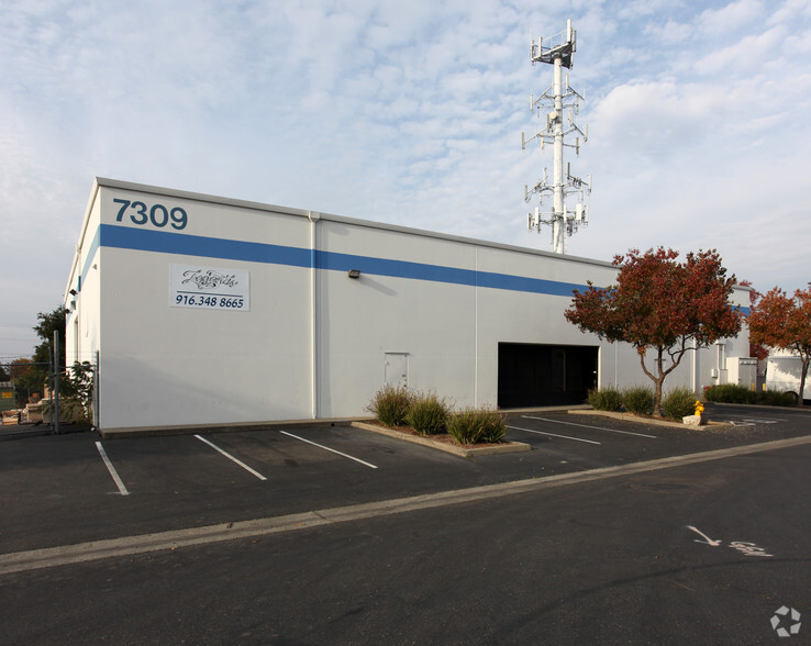 7309 Roseville Rd, Sacramento, CA for lease - Primary Photo - Image 1 of 3